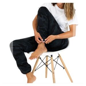 Feejays Black Gray Camo Footed Sweatpants Women's Size Medium Unisex